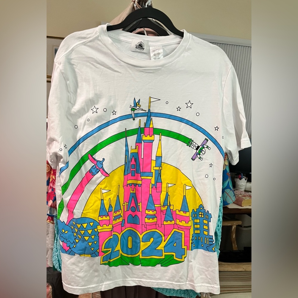 WDW Disney Parks 2024 Castle T-Shirt, New w/o tag